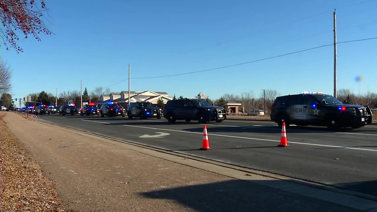 Burnsville memorial service: Mourners, first responders arrive