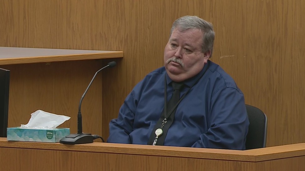 Apple River stabbing trial: Manager discusses 911 calls