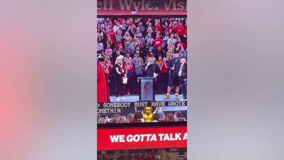 Travis Kelce delivers surprise graduation speech