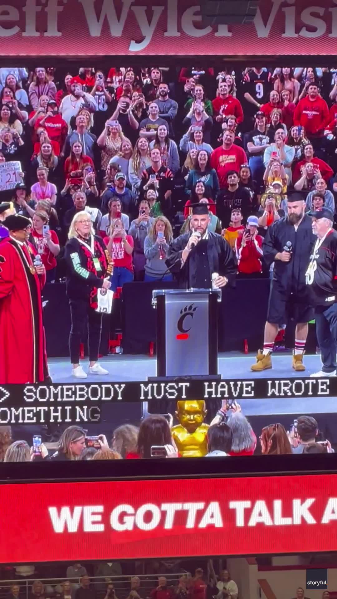 Travis Kelce delivers surprise graduation speech