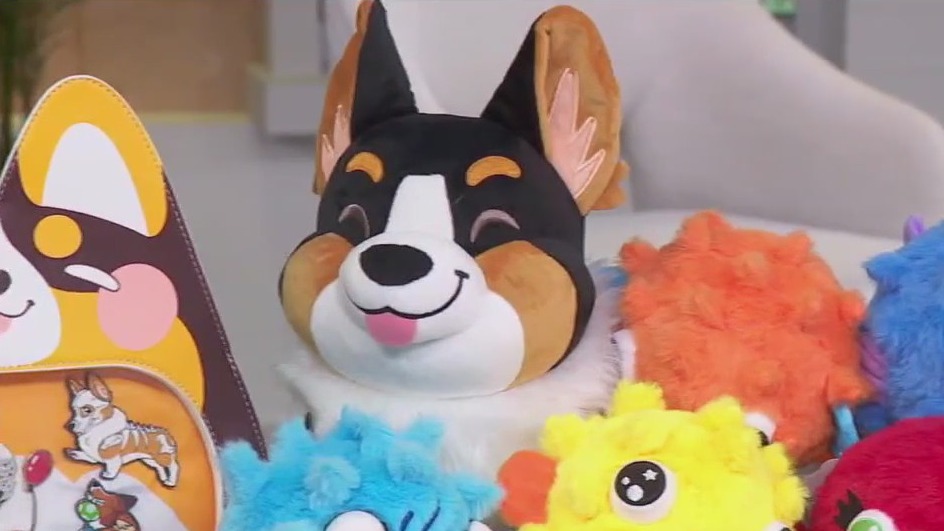 Corgi plushie maker at Geek Craft Expo