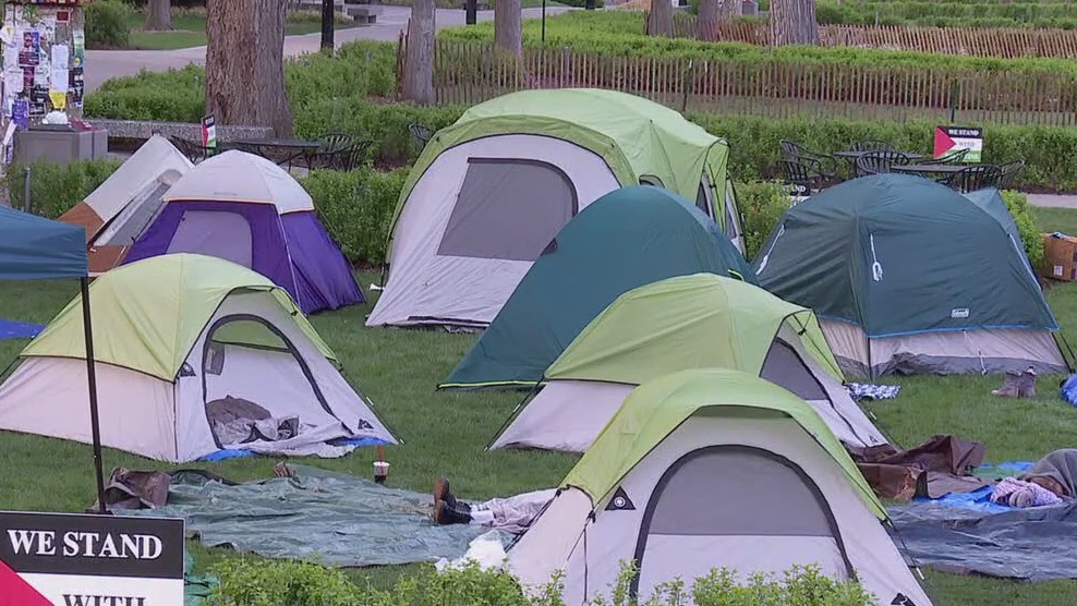 Pro-Palestinian protests remain peaceful at U of M