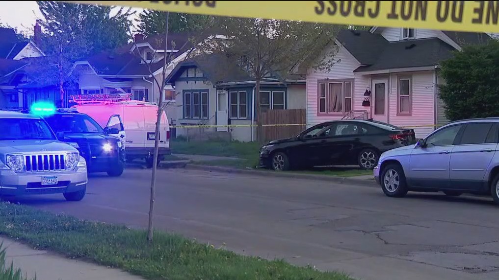 Teens hurt, Kias crashed in Mpls shooting