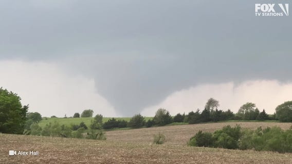 Tornado near Carbon, Iowa [RAW]