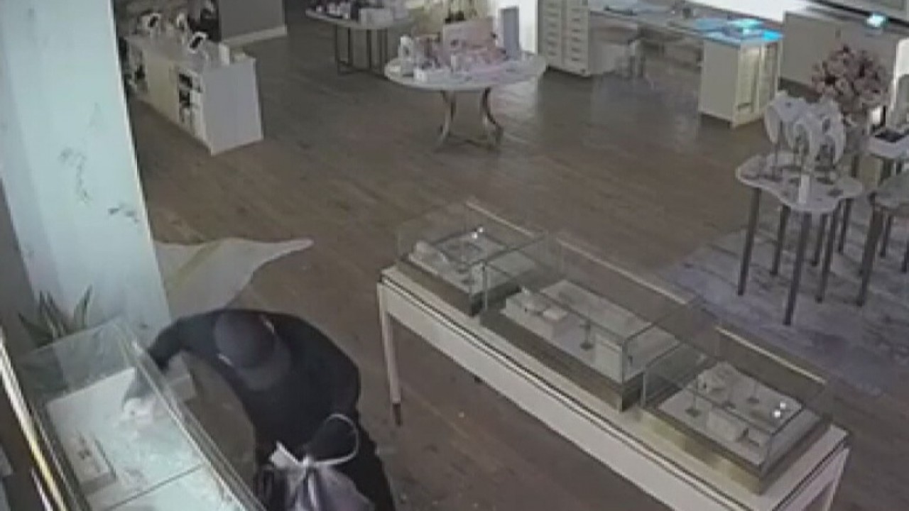 Kendra Scott burglary