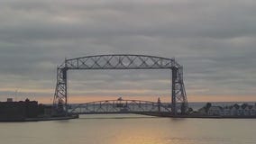 Duluth tourism boat crash leaves 1 hospitalized