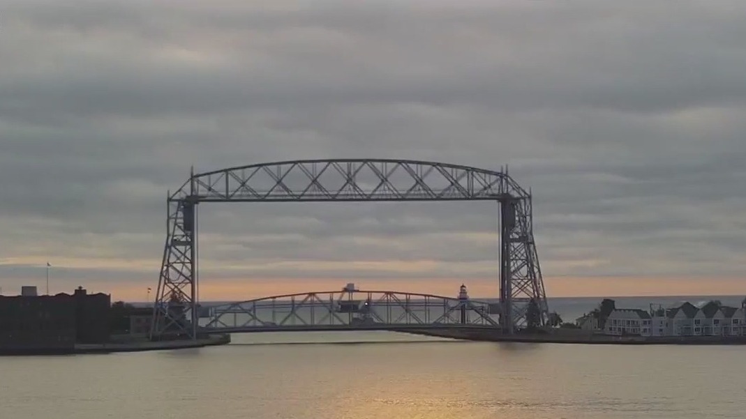 Duluth tourism boat crash leaves 1 hospitalized