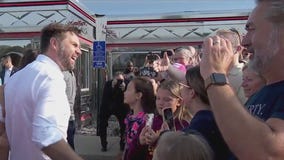 JD Vance visits diner in St. Cloud after rally