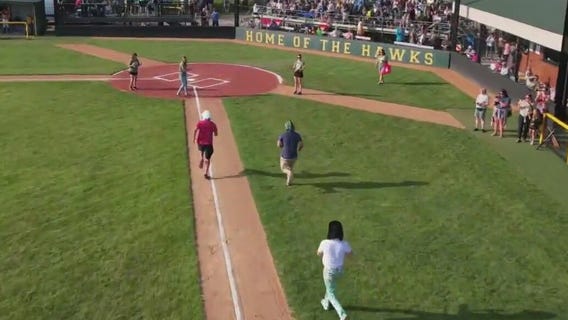 FOX 9 Town Ball Tour: Ian Leonard races mascots