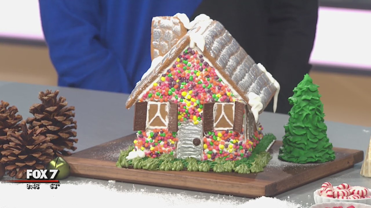 Good Day Cooks: Decorating a gingerbread house