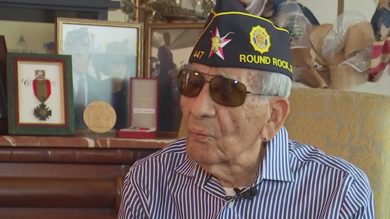 Thousands surprise veteran in Round Rock for his 100th birthday