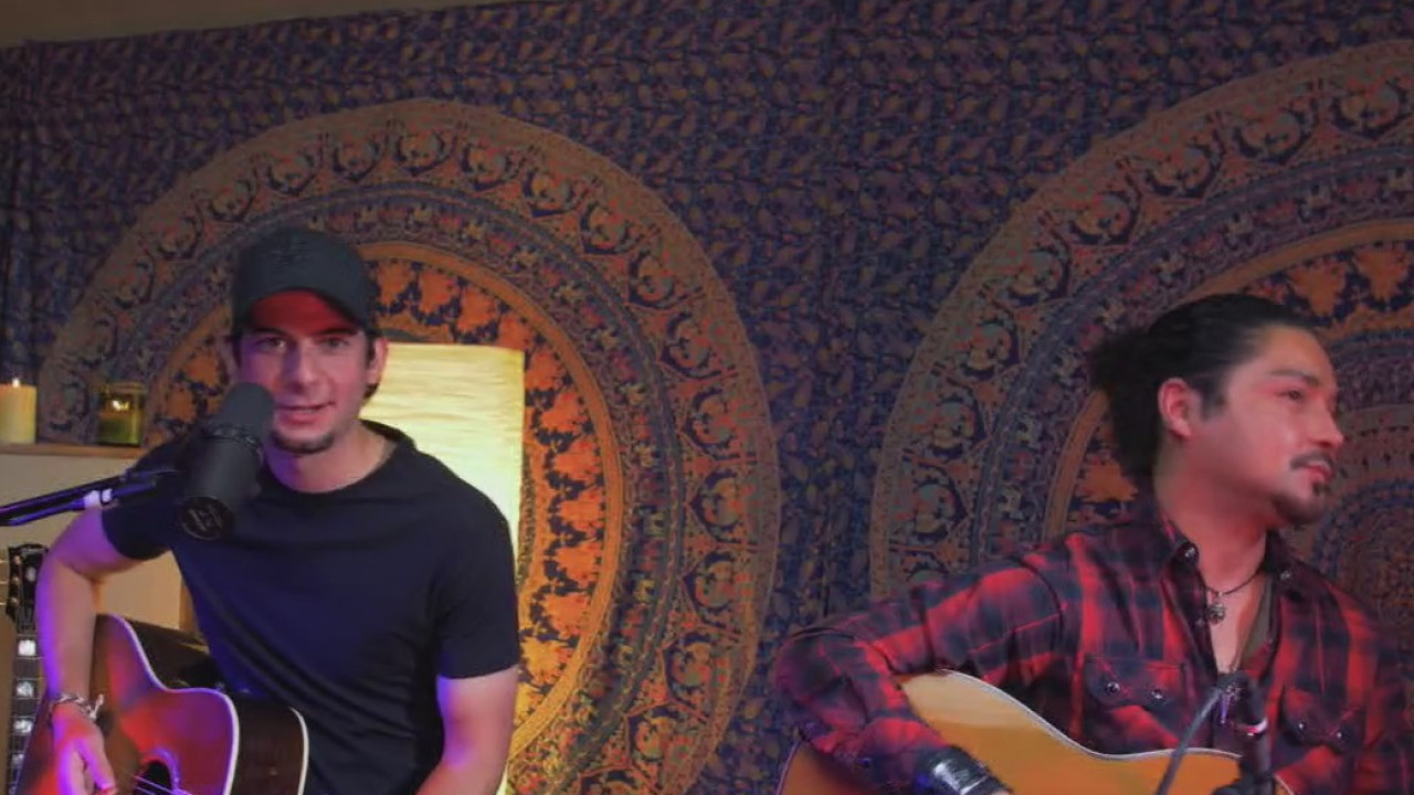 Music in the Morning: Robert Ray and Chris Perez