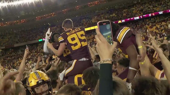 Gophers fans storm the field after upset win over USC