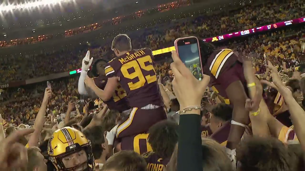 Gophers fans storm the field after upset win over USC
