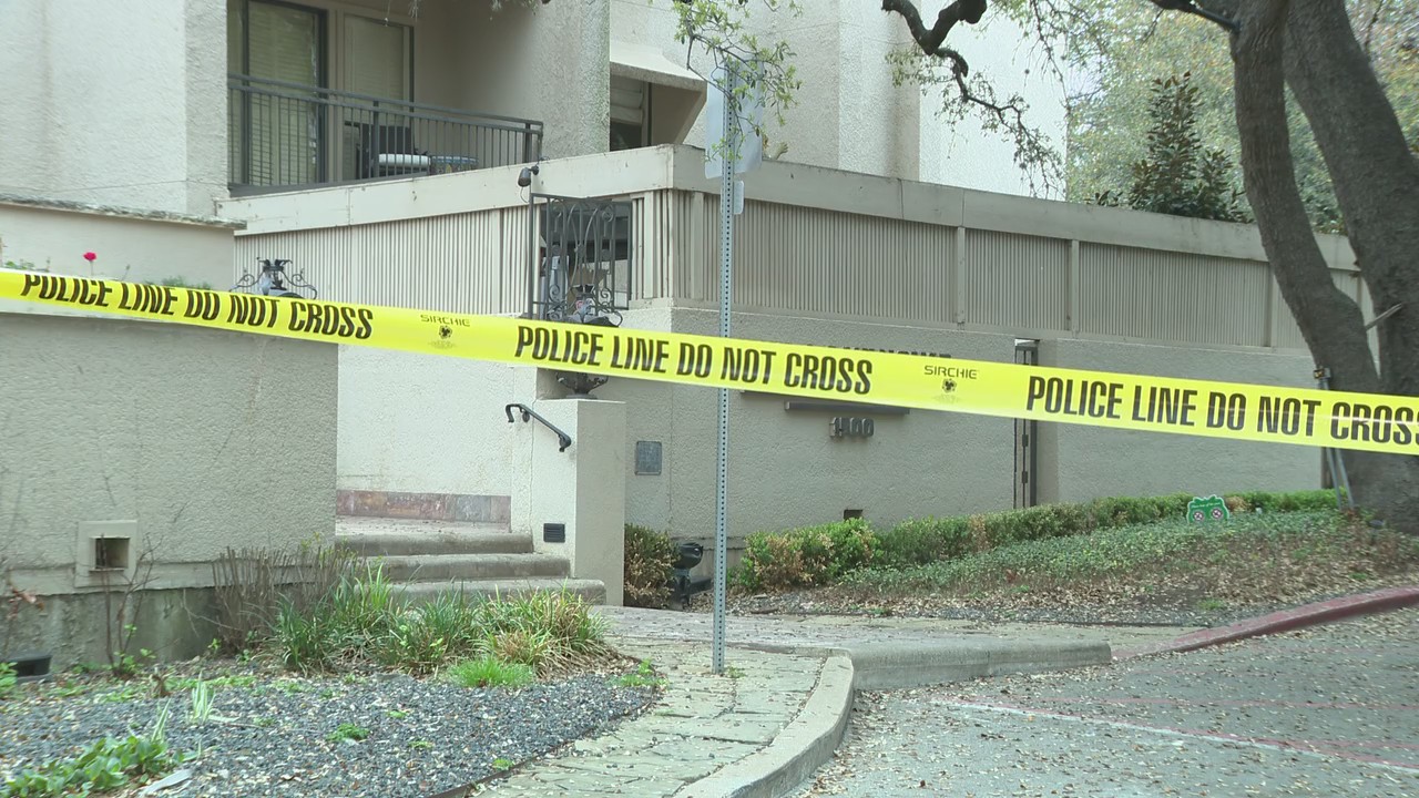 Woman dies after vehicle found submerged in Lake Austin | FOX 7 Austin