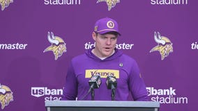 Kevin O'Connell reacts after Vikings beat Packers, 27-25