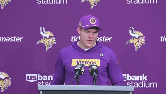Kevin O'Connell reacts after Vikings beat Packers, 27-25