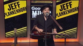 Jeff Plankenhorn performs 'Alone at Sea'