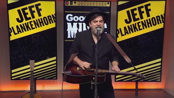 Jeff Plankenhorn performs 'Alone at Sea'