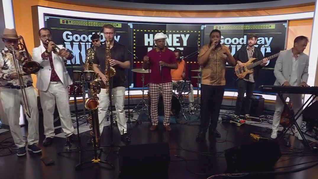 Honey Made performs 'Upstairs'