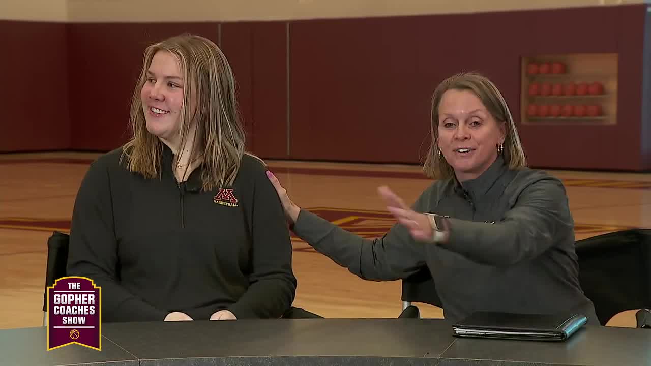 Dawn Plitzuweit surprises Sophie Hart with 5th year of eligibility