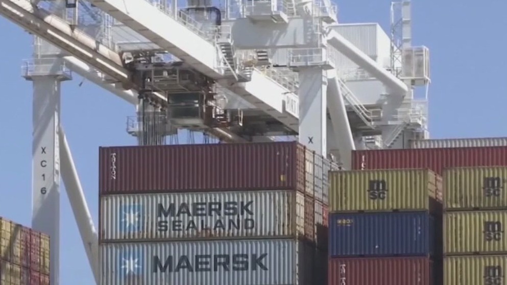 Trump to hold off tariffs against Canada, Mexico