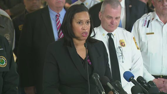 DC plane crash: Everyone feared dead, officials said [RAW]