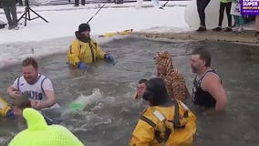 FOX 9's Ian Leonard does Polar Plunge in Waconia