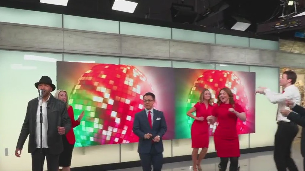 Friday Dance Off: Grocery Store Crooner