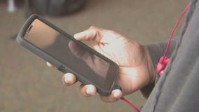 MN lawmakers consider school cell phone ban