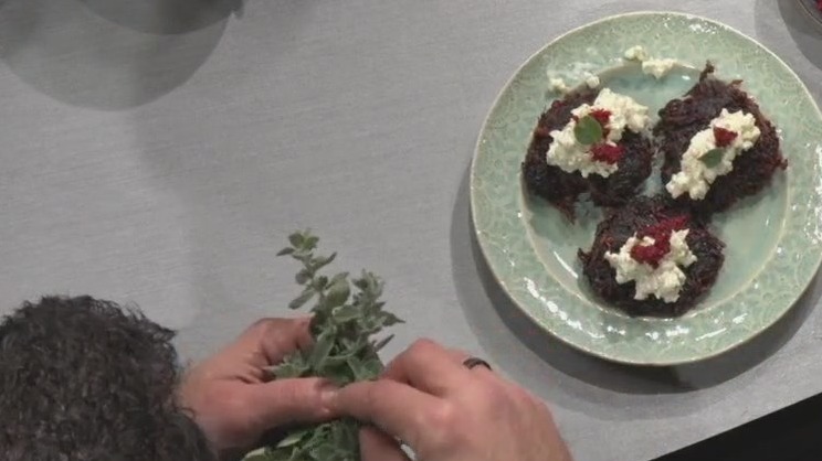 Beet latke recipe from Ezov