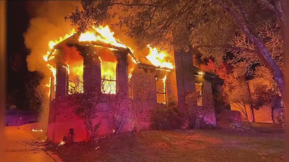 Family displaced after southwest Austin fire | FOX 7 Austin