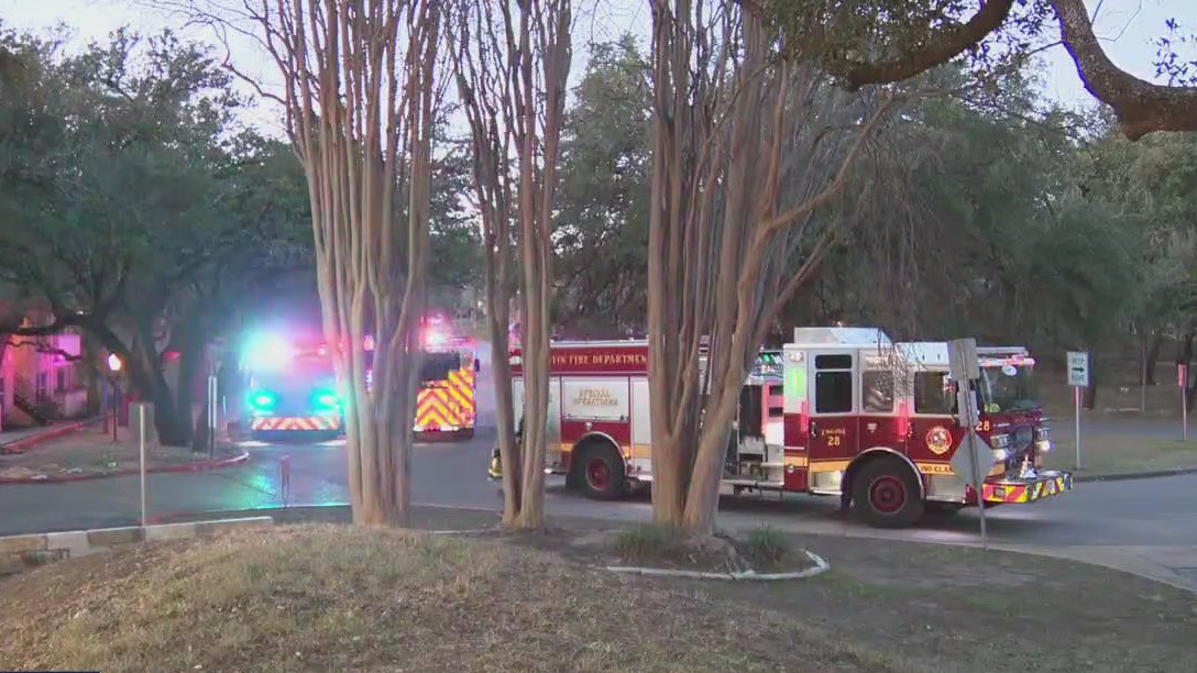 Fire in NW Austin displaces 16 residents | FOX 7 Austin