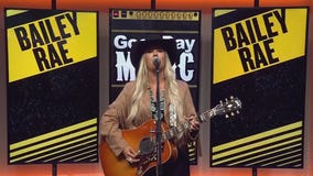Bailey Rae performs 'Oklahoma Girl'