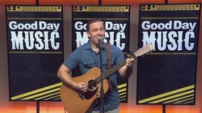 JB Elwood performs 'Lost in My Ways'