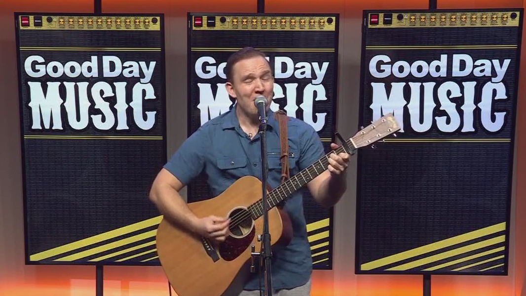 JB Elwood performs 'Lost in My Ways'