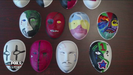 Veterans 'unmask' their brain injuries through art