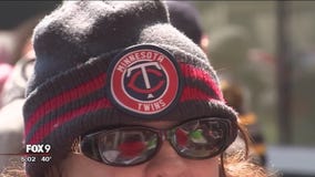 Twins fans brave cold for home opener