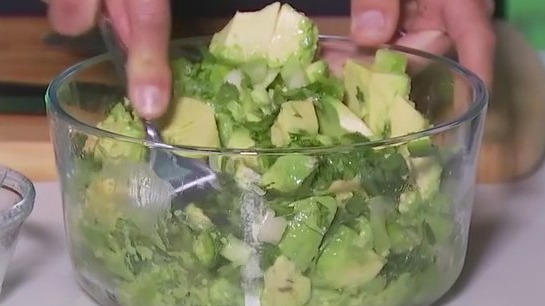 Guacamole verdes recipe from FOX 7 Austin's Tierra Neubaum