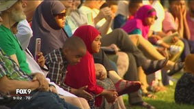 Hundreds gather in solidarity with Bloomington mosque after apparent attack