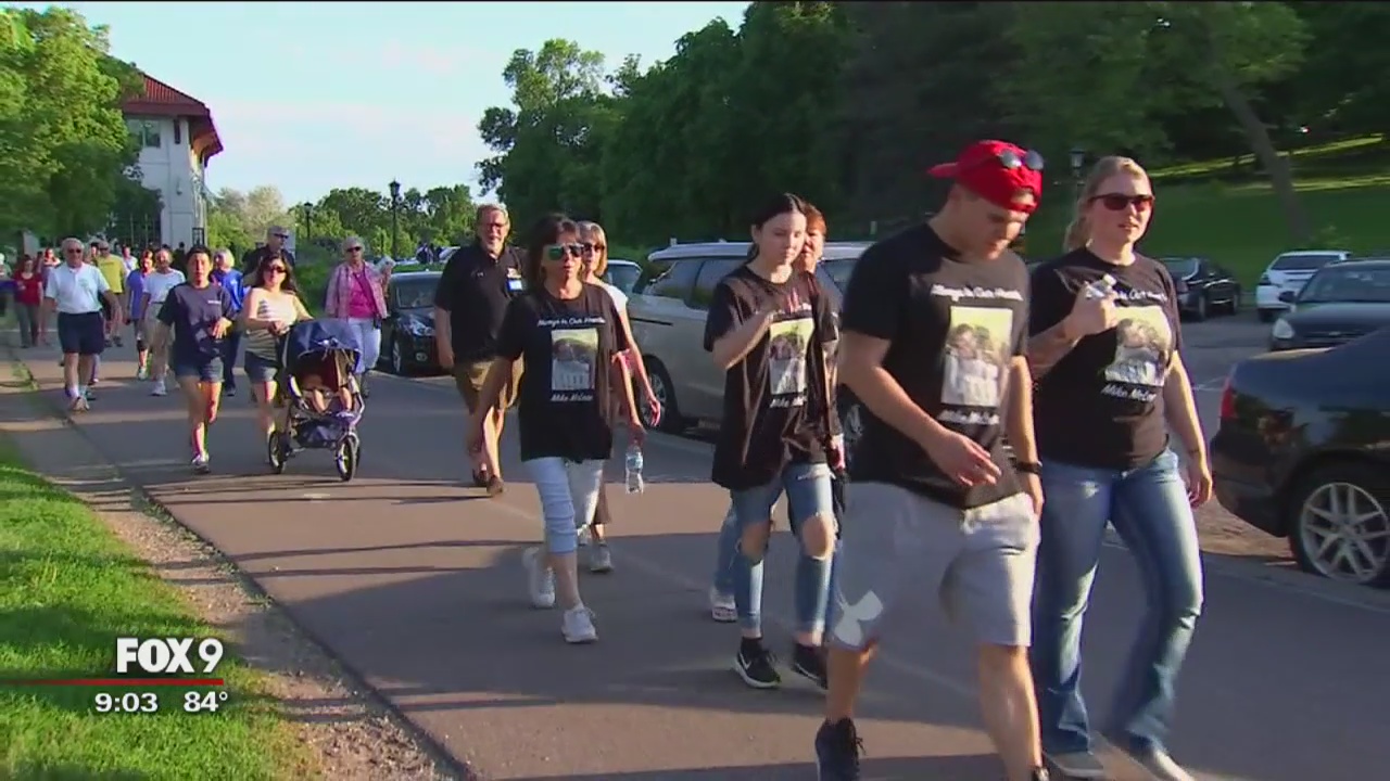 Hundreds walk at Como Park to honor lost loved ones