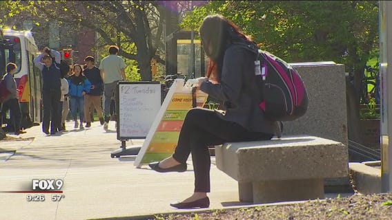 New poll shows rise in hiring of college grads