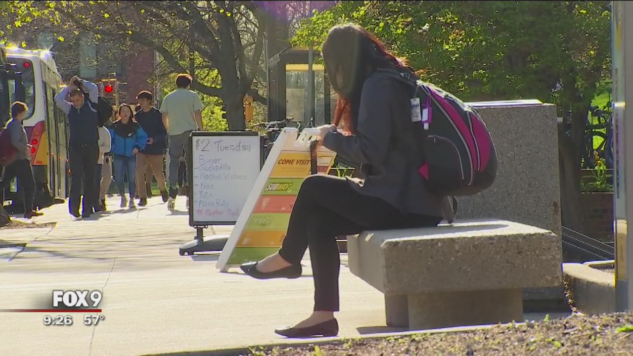 New poll shows rise in hiring of college grads