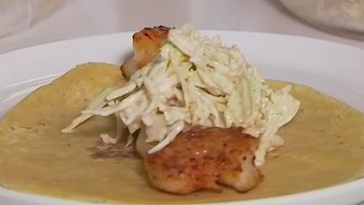 FOX 7 Austin's Tierra Neubaum makes shrimp taco with slaw