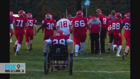Vikings surprise young Minnesota athlete with Super Bowl tickets