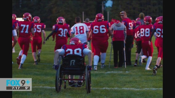 Vikings surprise young Minnesota athlete with Super Bowl tickets