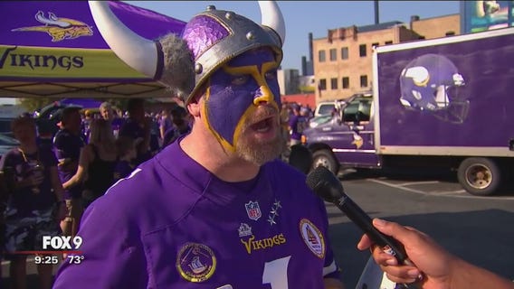 Fans pour out to Vikings game on a victorious night