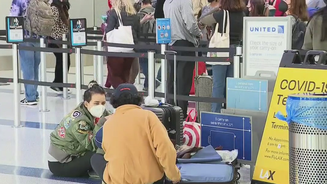 Airlines cancel, delay thousands more flights due to omicron, staff shortages