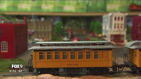 Alzheimer's patients bond over love of model trains