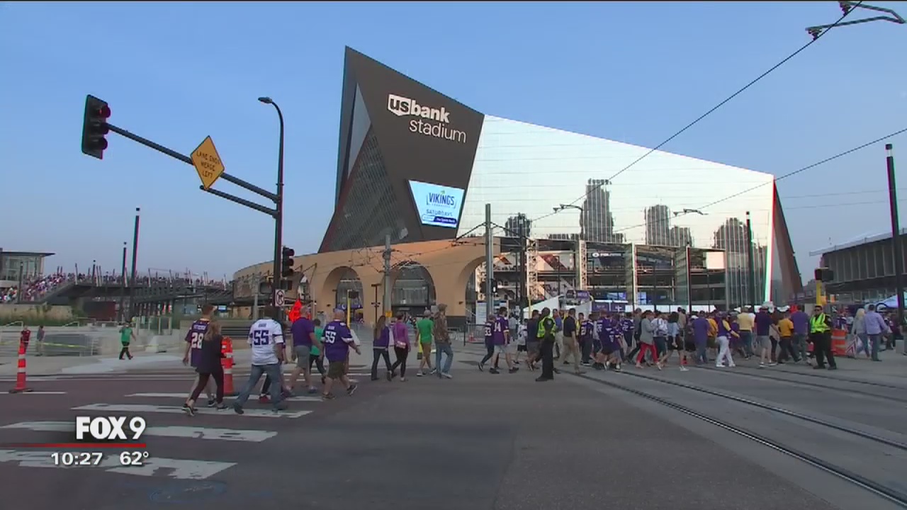 Busy Minnesota sports night with Gophers and Vikings games